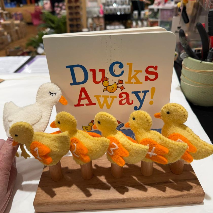 Ducks away book and finger puppet set