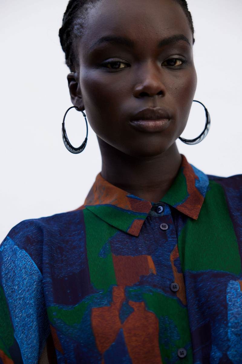 Elk the Label Solf Hoop Earrings in Black on model