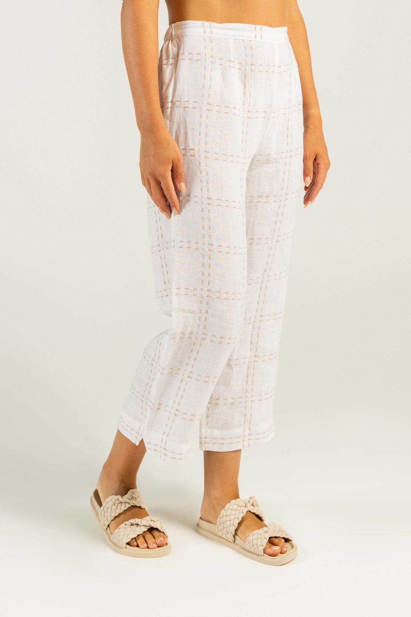 A linen 7/8 pants in white and stone by See Saw
