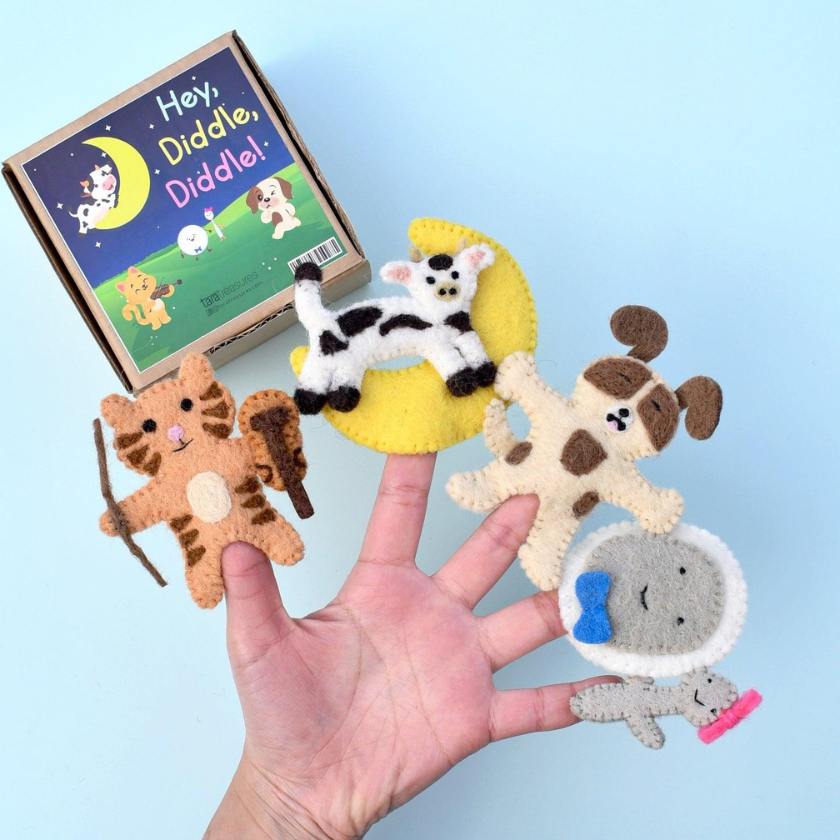 Hey Diddle diddle felt finger puppet set by Tara Treasures