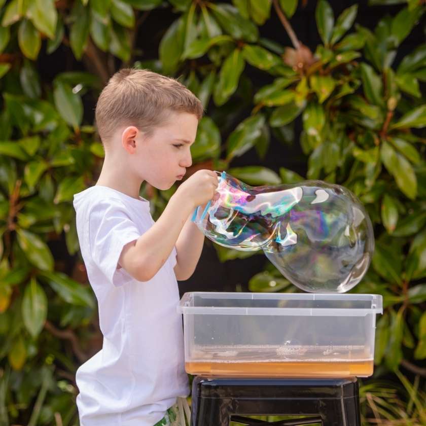 Bubbleology soapy science activity pack by Tiger Tribe